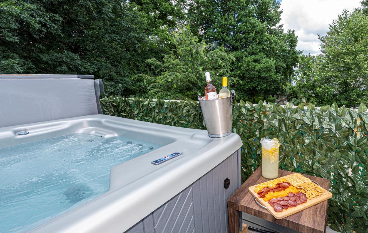 Hot Tub Wifi Pool Gym Firepit Arcade Villa Kernersville Kültér fotó